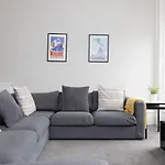Joivy Splendid 4-Bed Flat Near The Castle