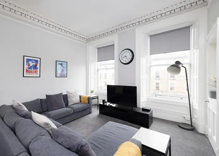 Joivy Splendid 4-Bed Flat Near The Castle